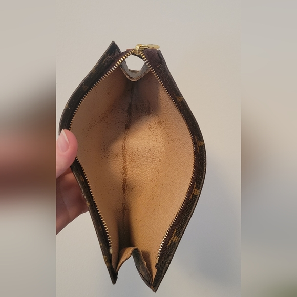 100% Authentic Louis Vuitton Monogram Pouch - Picture 9 of 11